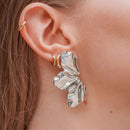 Brinco Feminino Flor Folha Meia Pétala Dourado | Bijuteria Fashion - 12 Unidades / 1 Dúzia